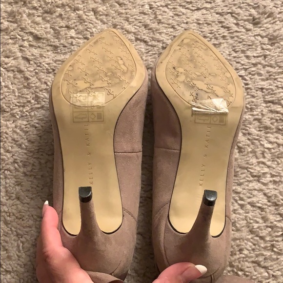 Kelly and Katie tan suede heels with bows on back. - Picture 5 of 5